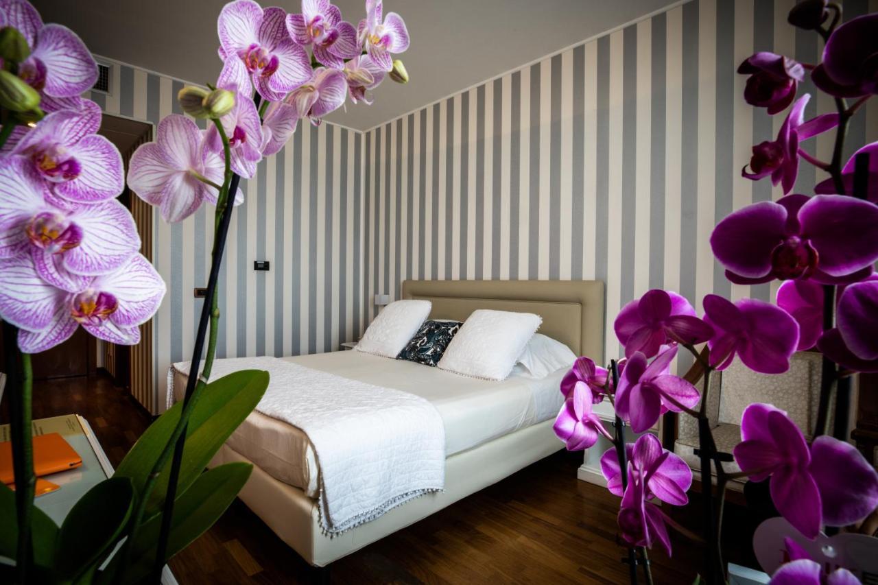 Hotel Palazzo Lovera Cuneo Buitenkant foto