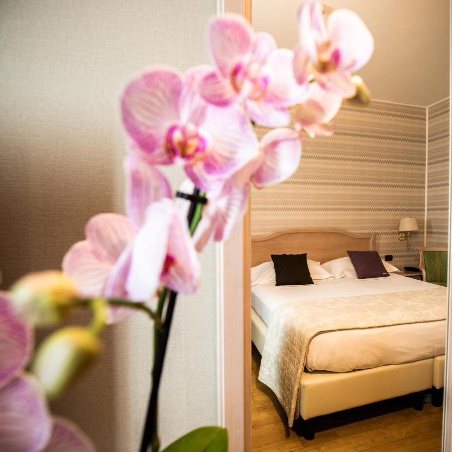 Hotel Palazzo Lovera Cuneo Buitenkant foto