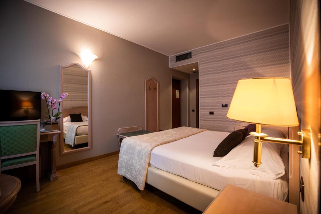 Hotel Palazzo Lovera Cuneo Buitenkant foto