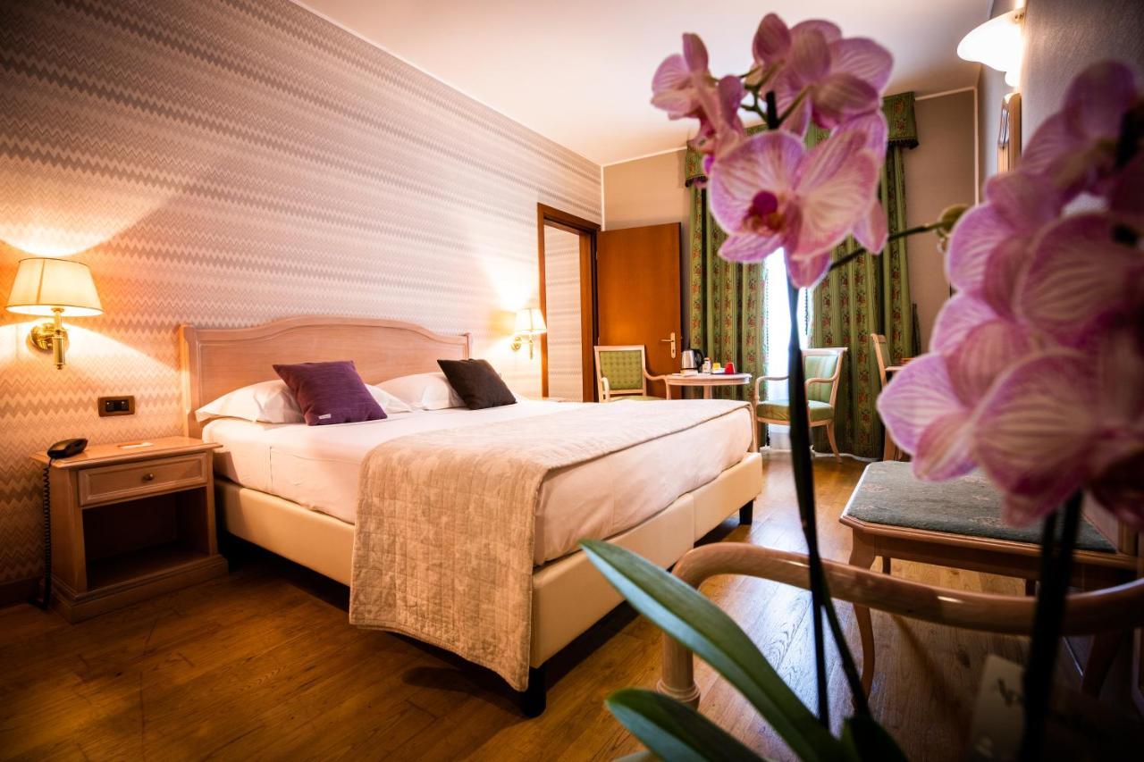 Hotel Palazzo Lovera Cuneo Buitenkant foto