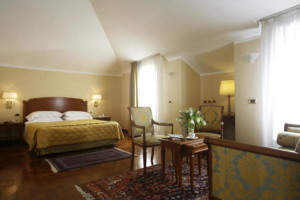 Hotel Palazzo Lovera Cuneo Buitenkant foto